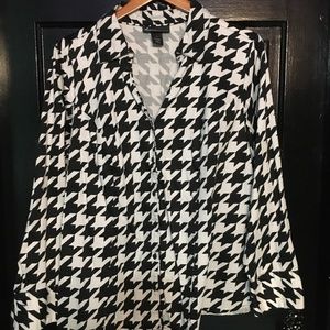 22 Large Houndstooth Print Button Down Shirt